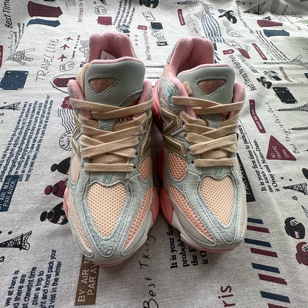 New Balance Low Top Light Blue And Pink